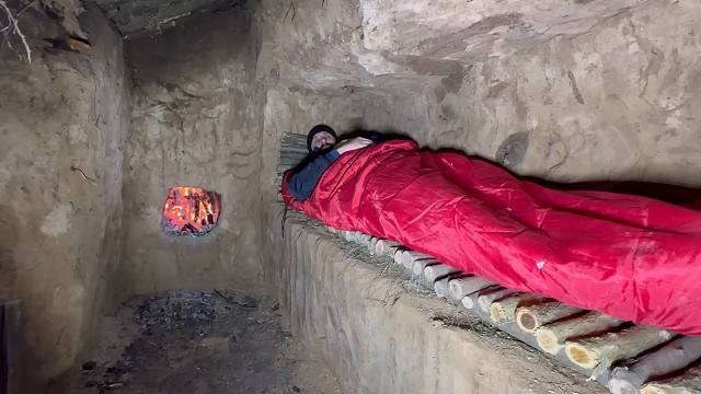 野猪出没，幸好我一时谨慎，挖了个地窖棚安全舒适又暖和