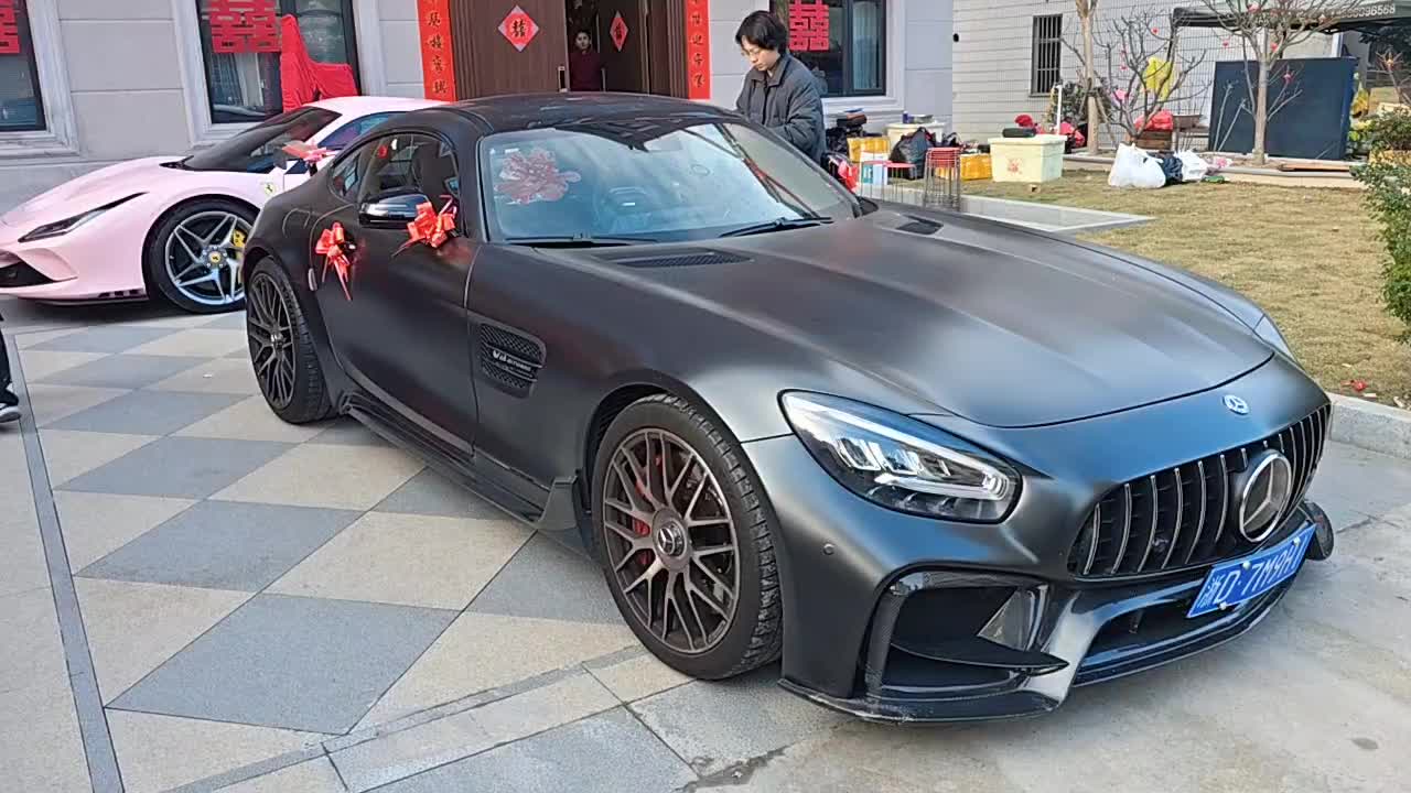 李猛卖这个奔驰要赔很多钱，我吃点亏跟他置换一下算了！