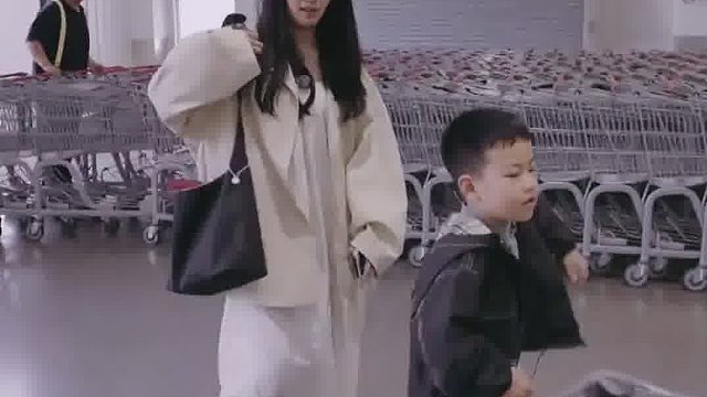 卢昱晓和弟弟相处氛围