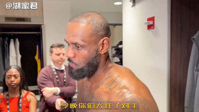 【中文字幕】詹姆斯对阵奇才赛后采访詹姆斯谈到今天这场比赛得益于球队出色的防守以及进攻端的分享球。并提