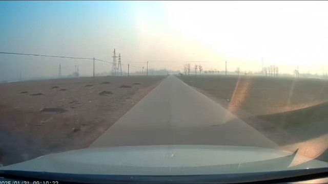 各位帮我看看，对面车是什么时候出现的，过年了大家开车都注意安全！