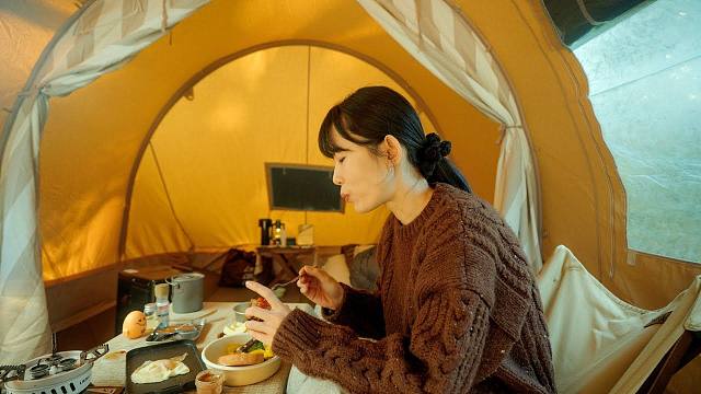 海拔 500m 雪林与狗一起冬季露营 3 个月 / 露营 Vlog