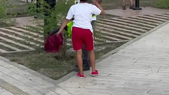 老外恶搞超离谱笑到飙泪