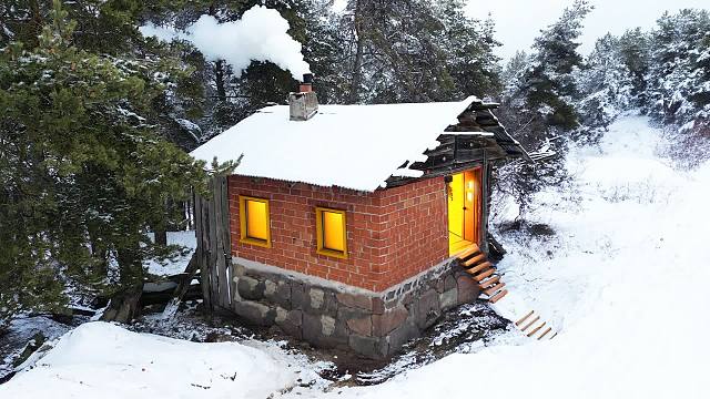 被派遣看守牧场，四周全是荒废的房子，我住进一间老鼠横行的废弃砖房里
