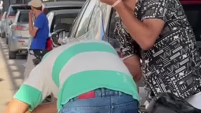 老外恶搞笑成球