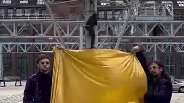 超惊喜老外尝试笑到发狂