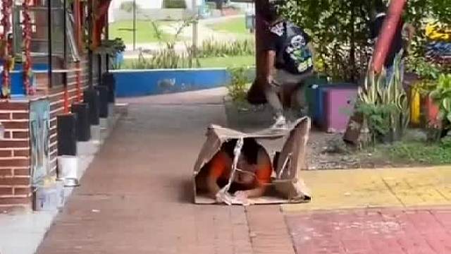 老外恶搞太离谱