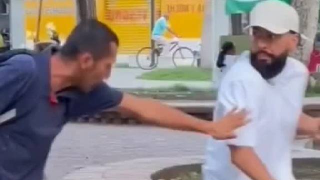 超奇老外恶搞笑到笑到发呆