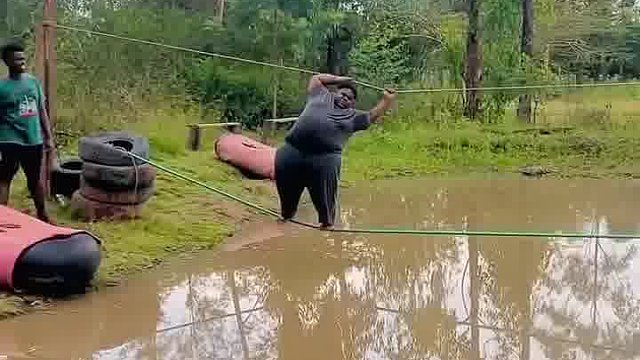 老外恶搞笑泪崩