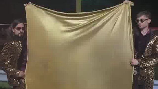 老外搞事整活，笑到笑到抓狂