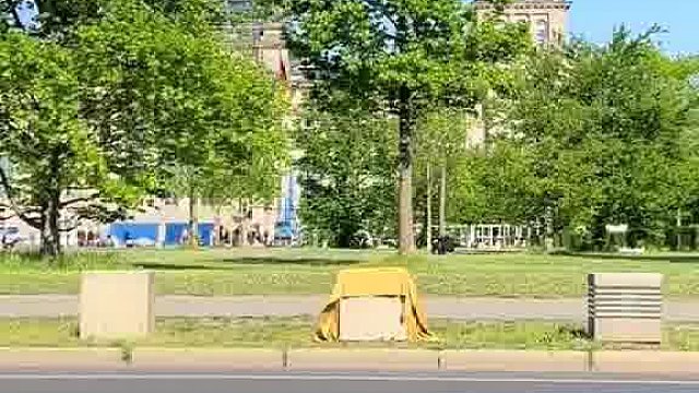 老外神操作，笑到捶胸顿足