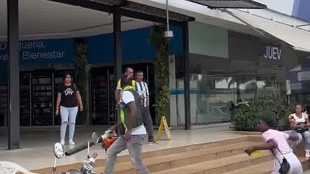 超逗！老外搞笑笑到晕厥