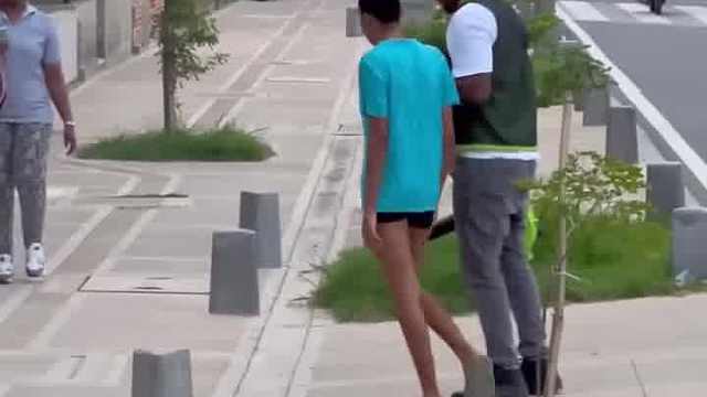 老外整蛊懵成疯