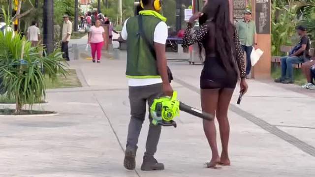 怪！老外搞笑懵到怀疑自我