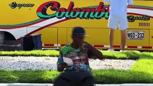 老外整蛊懵歪头