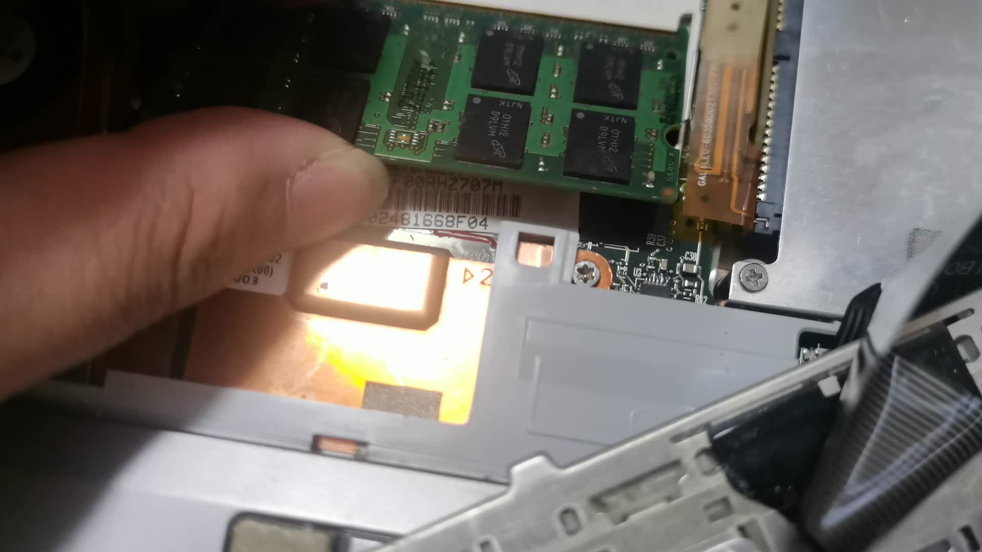 99顺丰包邮的威盛中国芯笔记本升级内存换固态（HP 2133）