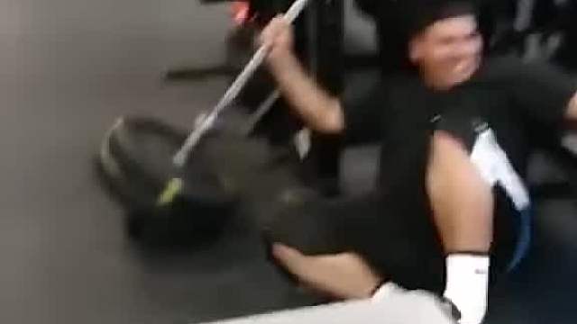 牛炸了老外整蛊笑到打滚