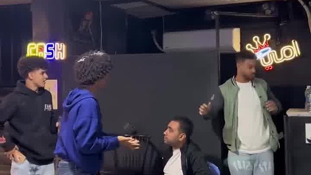 超逗！老外恶搞懵到对方合不拢嘴