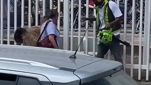 老外整蛊懵破音