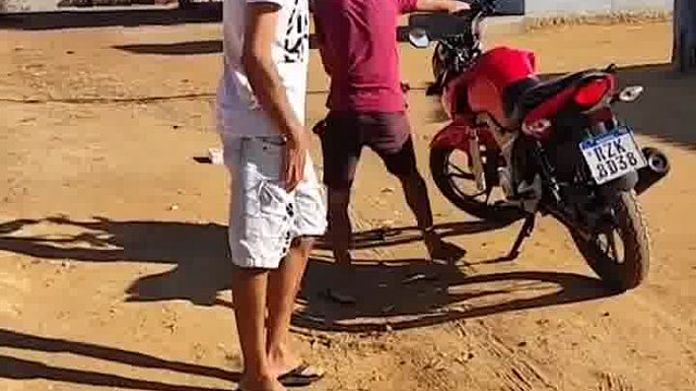 爆笑！老外恶搞让对方懵到怀疑自我