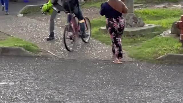 奇！老外恶搞懵到对方怀疑世界