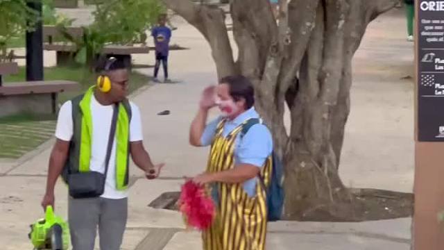 神奇！老外搞笑笑到抽搐