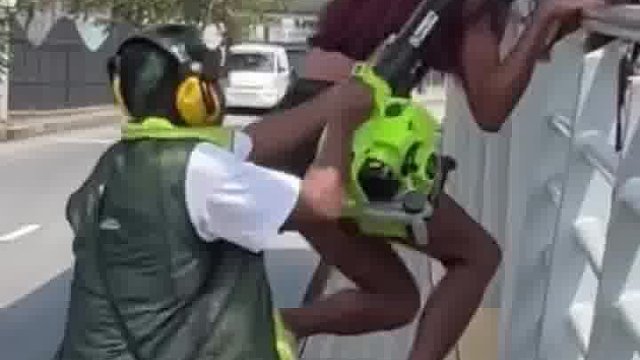 超绝！老外恶搞笑