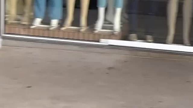 老外整蛊当场懵圈