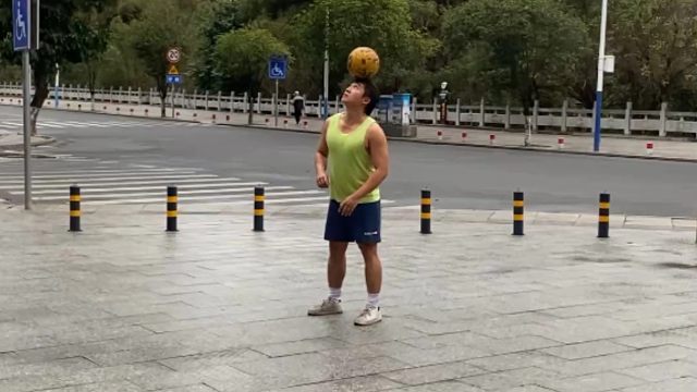 大年初五接受财神洗礼 #独自练球 #菜就多练 #今天你踢球了吗