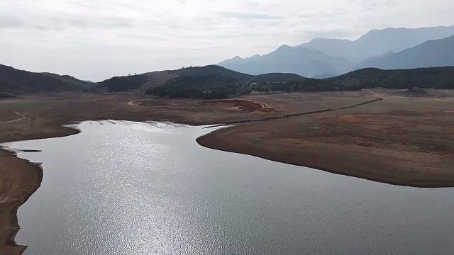 停播几天 祝大家新的一年平安、喜乐，事业蒸蒸日上，家庭和和美美，财源滚滚来，万事如意，新年快乐！