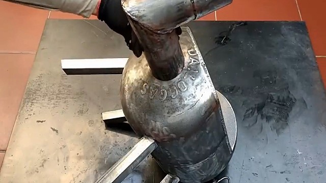 废旧煤气罐这样搭配报废热水器的一番巧妙改造创意，简直太实用了