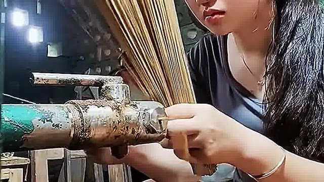 这位美女在做什么工作