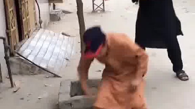 整蛊笑到关节咔咔响