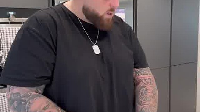 老外搞事表演，笑到笑到昏迷