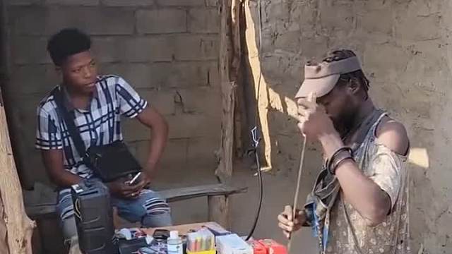 老外笑到尺神经也乱