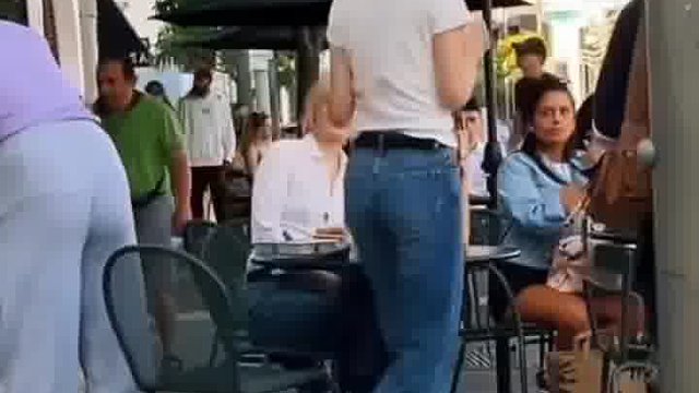 整蛊笑到肘关节疼