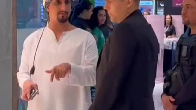 老外笑到生物常识错