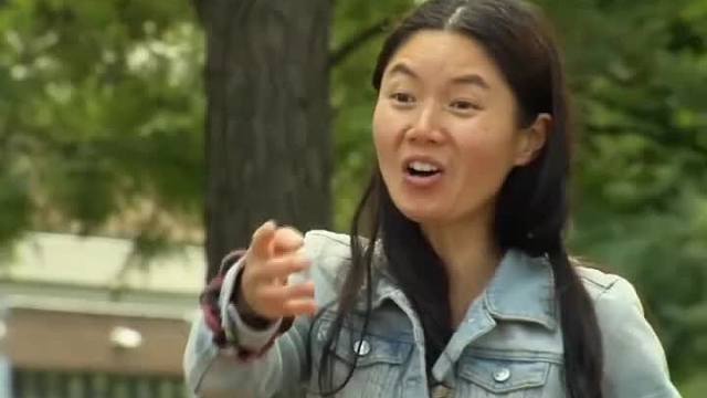 老外笑到杂技技巧差