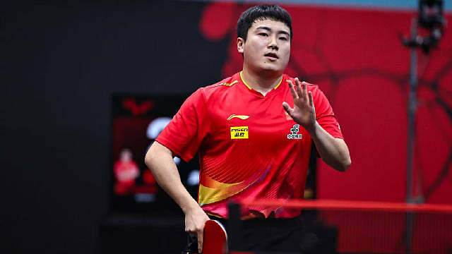 男单1/16决赛，梁靖崑3-2（-6、-5、6、9、13）奥恰洛夫。赛后梁靖崑表示：首先这是一场非常