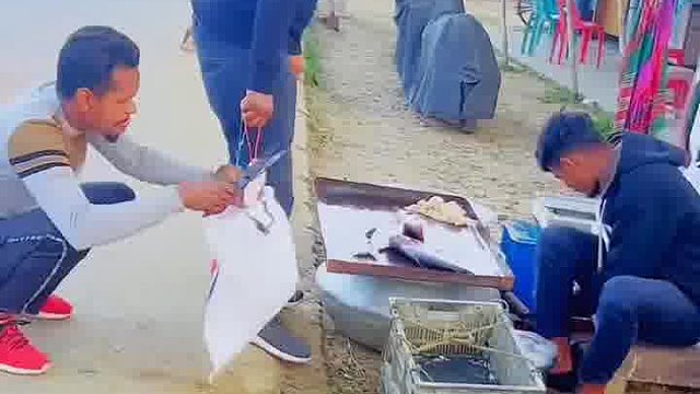 阿三奇葩笑到身材走