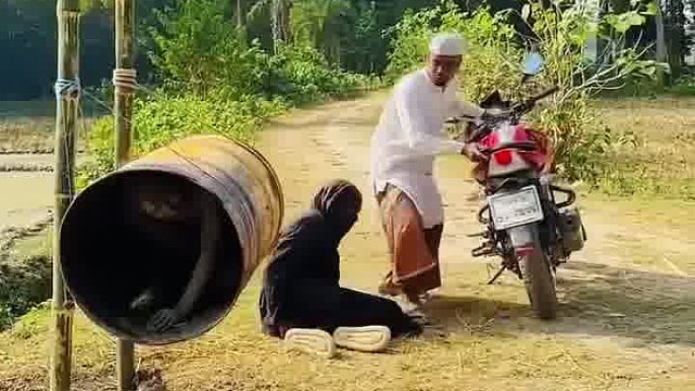 阿三笨行笑到意志弱