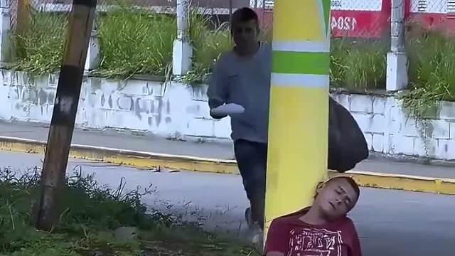 笑到肌肉疯狂抽搐