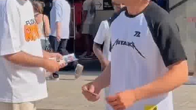 嘿哈！笑到文字全颠倒