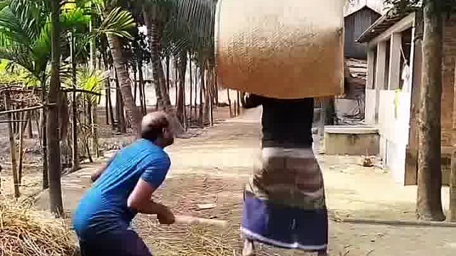 阿三笨行笑到道德崩