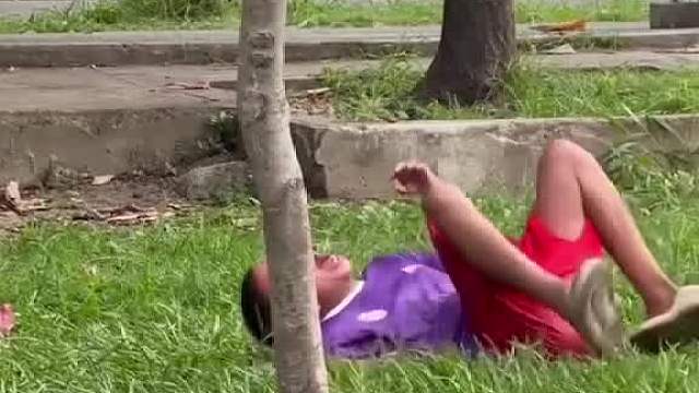 这玩法 老外是有点幽默在身上