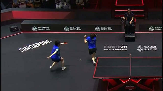 在WTT新加坡大满贯女双1/4决赛中，王曼昱/蒯曼组合发挥出色，以3-0的比分轻取泰国组合，强势晋级