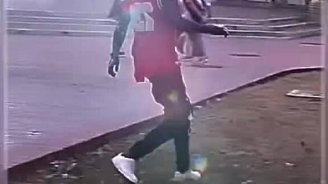 谁能想到老外这样搞怪地玩