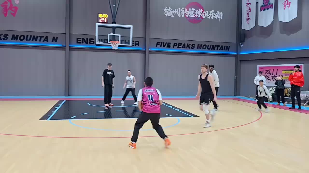 【集梦会长】小孩哥球场“拜年”外援，可惜没有红包！