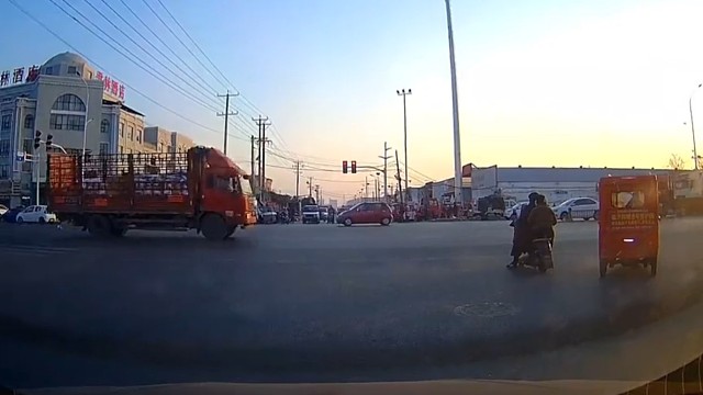 圆通：我看谁还说我快递慢，我都负重前行了