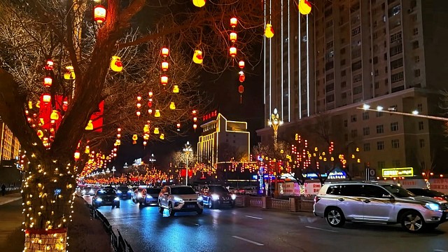 晚上的夜景很美，却是我一人